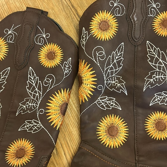 Brown Cowboy Boots with Sunflower Embroidery Size 41 - Picture 5 of 8